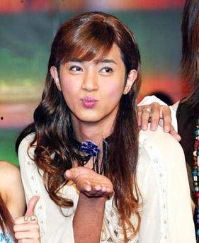 广州结婚男扮女装搞笑,新郎男扮女装，搞笑婚礼成焦点